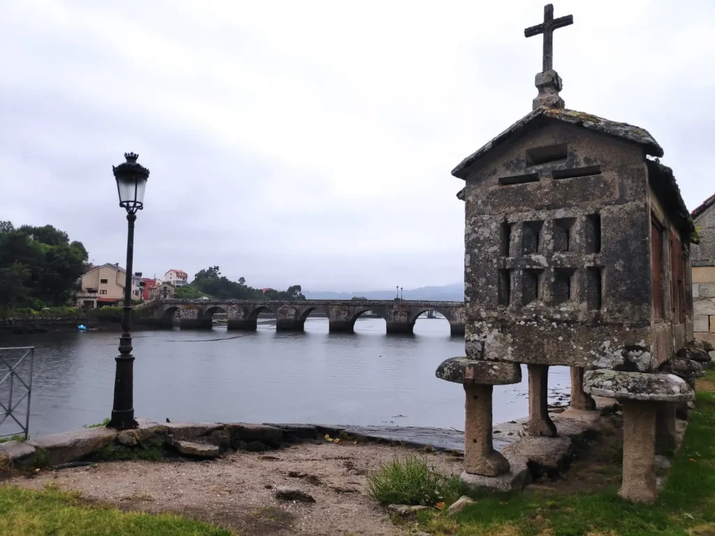 Vista de Padrón en el Camino Portugués, una parada popular en el Camino de Santiago en una semana