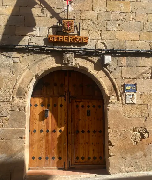 Entrada al Albergue de salmeron