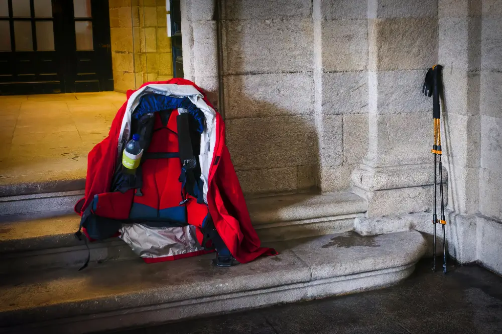 El descanso del peregrino: ¿con o sin mochila a cuestas?