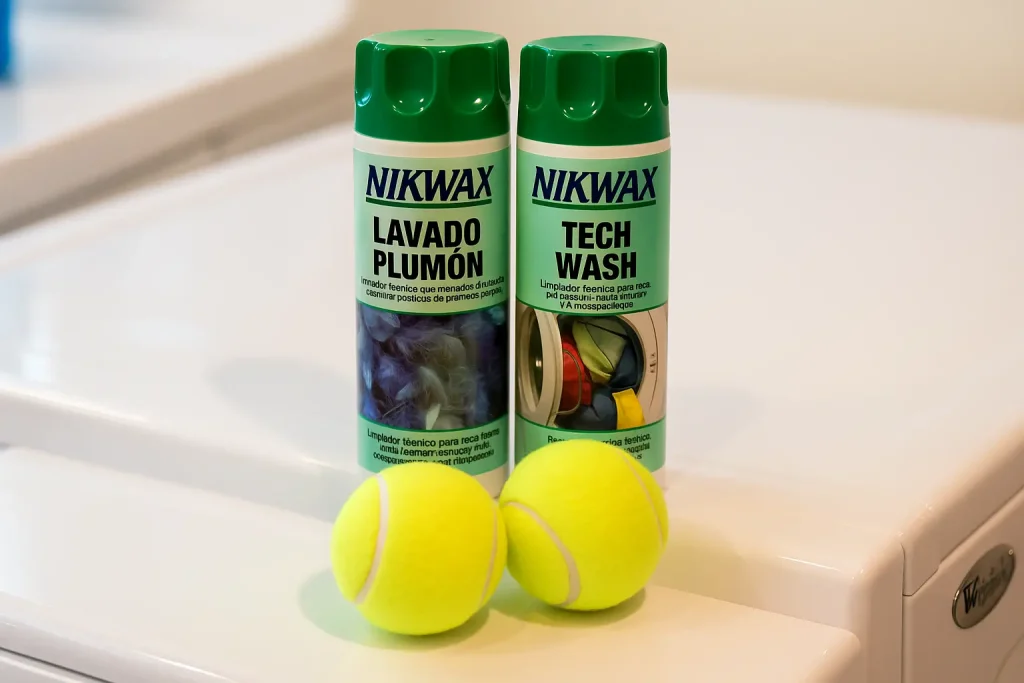 Detergente Nikwax y pelotas para secar saco de dormir